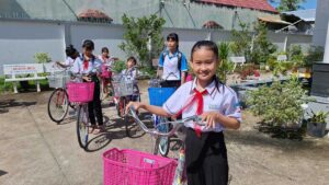 AIde au Vietnam - Vélos pour écoliers défavorisés - Remise des vélos